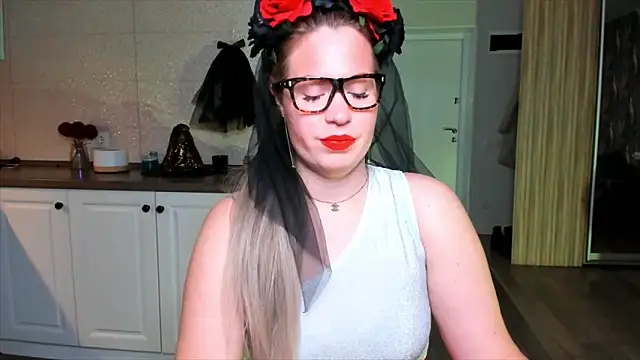 Snapshot of HotTiffani chatting on 10/27/25, 10:49 HotTiffani online show from 10/27/25, 10:49