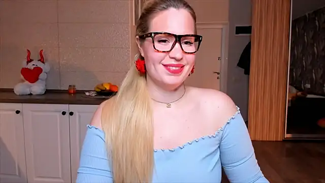 Snapshot of HotTiffani chatting on 11/23/25, 06:34 HotTiffani online show from 11/23/25, 06:34