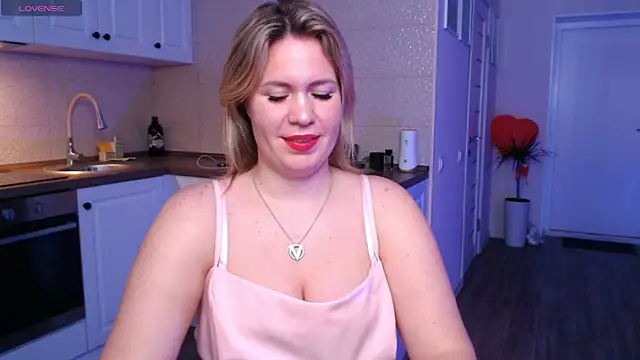 Snapshot of HotTiffani chatting on 03/22/25, 11:11 HotTiffani online show from 03/22/25, 11:11