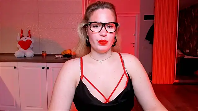 Snapshot of HotTiffani chatting on 11/24/25, 07:08 HotTiffani online show from 11/24/25, 07:08