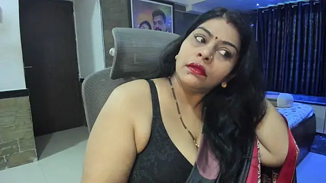Snapshot of tarivishu23 chatting on 10/19/25, 01:19 tarivishu23 online show from 10/19/25, 01:19