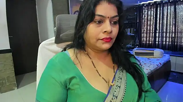 Snapshot of tarivishu23 chatting on 09/11/25, 02:33 tarivishu23 online show from 09/11/25, 02:33