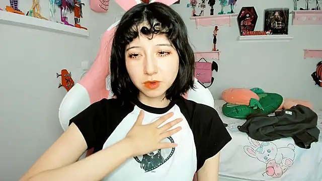 Snapshot of cherrycute chatting on 12/20/25, 07:44 cherrycute online show from 12/20/25, 07:44