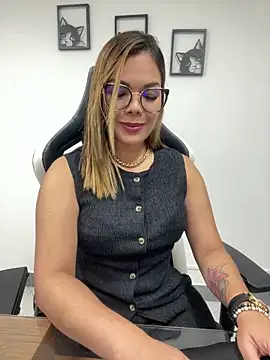 Snapshot of KellyBrooklyn_ chatting on 03/21/25, 12:17 KellyBrooklyn online show from 03/21/25, 12:17