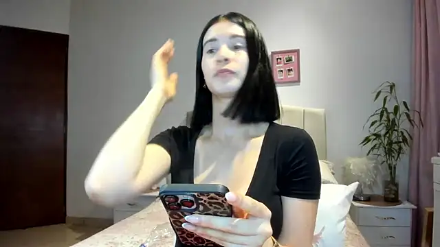 Snapshot of macarena_vallejo chatting on 05/26/26, 12:53 macarena vallejo online show from 05/26/26, 12:53