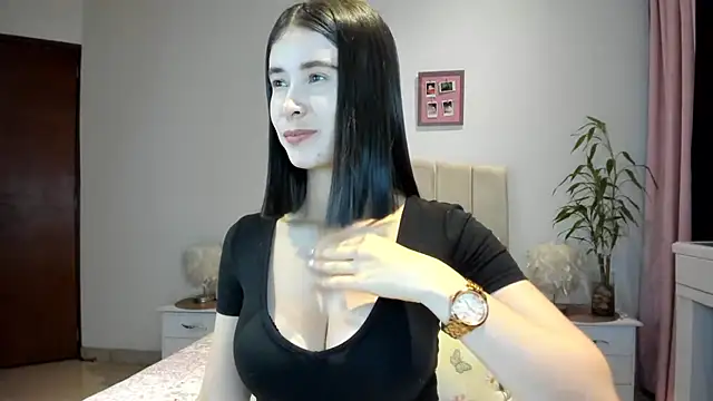 Snapshot of macarena_vallejo chatting on 04/23/26, 02:18 macarena vallejo online show from 04/23/26, 02:18