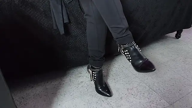  Jade 16 online show from 12/17/25, 11:59