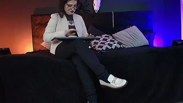  Jade 16 online show from 10/25/25, 12:04