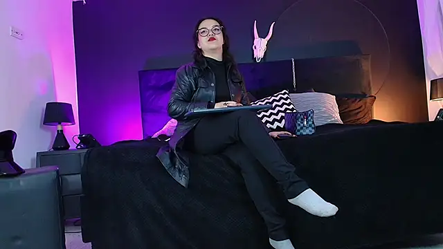  Jade 16 online show from 09/16/25, 11:55