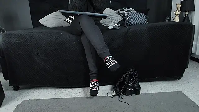  Jade 16 online show from 10/18/25, 11:45