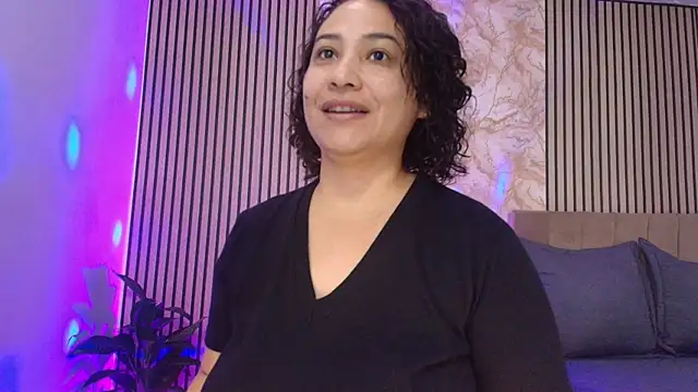 Snapshot of JuliRamirez chatting on 01/10/26, 12:22 JuliRamirez online show from 01/10/26, 12:22