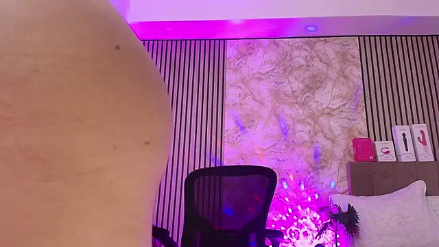 Snapshot of JuliRamirez chatting on 02/22/26, 01:35 JuliRamirez online show from 02/22/26, 01:35