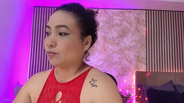 Snapshot of JuliRamirez chatting on 06/12/26, 12:47 JuliRamirez online show from 06/12/26, 12:47