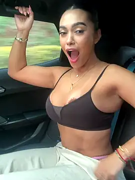 Snapshot of emma_andrew1 chatting on 11/16/25, 05:17 emma andrew1 online show from 11/16/25, 05:17