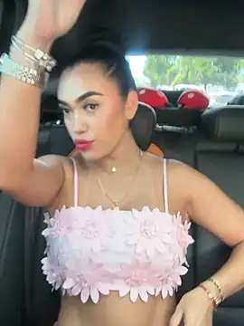 Snapshot of emma_andrew1 chatting on 09/21/25, 06:13 emma andrew1 online show from 09/21/25, 06:13