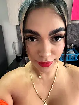 Snapshot of emma_andrew1 chatting on 10/19/25, 01:36 emma andrew1 online show from 10/19/25, 01:36