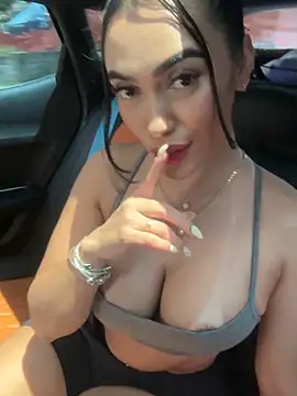 Snapshot of emma_andrew1 chatting on 10/02/25, 04:10 emma andrew1 online show from 10/02/25, 04:10