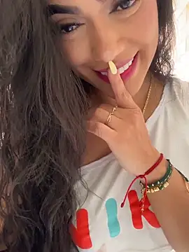 Snapshot of emma_andrew1 chatting on 09/24/25, 04:13 emma andrew1 online show from 09/24/25, 04:13