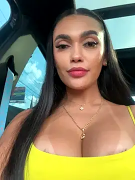 Snapshot of emma_andrew1 chatting on 11/09/25, 08:24 emma andrew1 online show from 11/09/25, 08:24