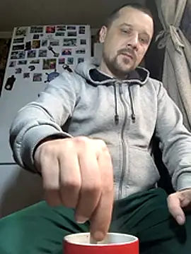 Snapshot of DanielOhCool chatting on 02/14/26, 06:57 DanielOhCool online show from 02/14/26, 06:57