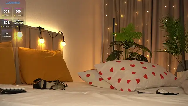 juli hox online show from 09/21/25, 10:53