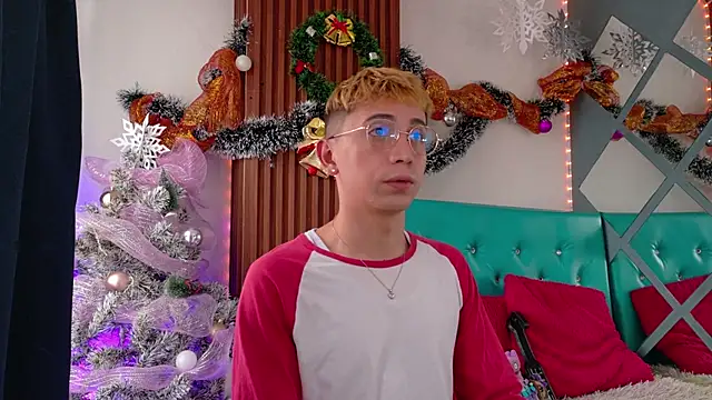 Chris Bennett online show from 12/04/25, 01:21