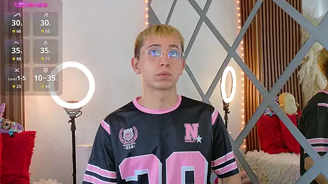 Chris Bennett online show from 11/08/25, 12:42