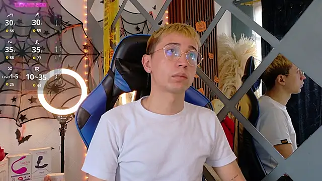 Chris Bennett online show from 11/04/25, 01:37