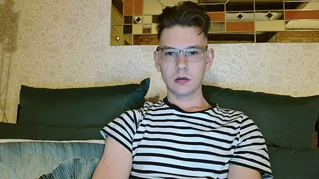 Snapshot of newcomer_2021 chatting on 10/10/25, 05:03 newcomer 2021 online show from 10/10/25, 05:03