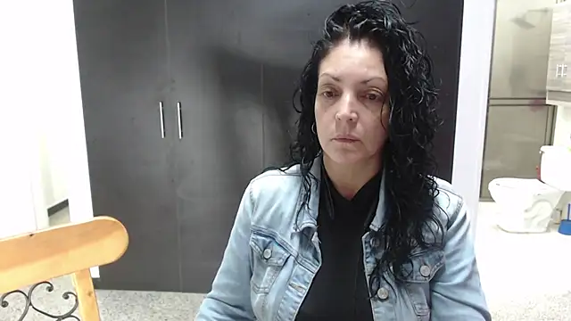 mijal queen online show from 10/10/25, 03:07