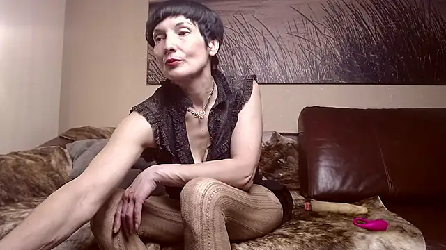 ElizabethLong online show from 05/18/26, 06:45