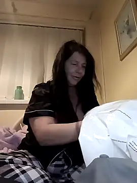 Snapshot of Leanne43 chatting on 03/13/25, 08:32 Leanne43 online show from 03/13/25, 08:32