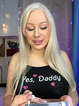 LaraHollywood online show from 01/13/26, 07:45