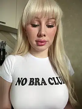 LaraHollywood online show from 04/18/26, 07:54