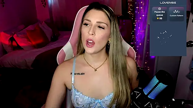 Snapshot of queenxlexy chatting on 12/14/24, 08:40 queenxlexy online show from 12/14/24, 08:40