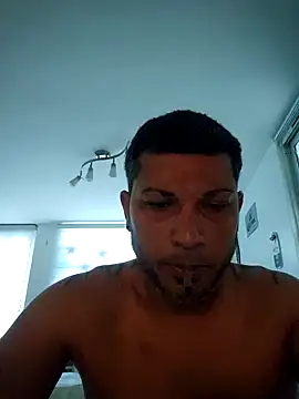 Snapshot of tropikboy chatting on 10/03/25, 10:28 tropikboy online show from 10/03/25, 10:28