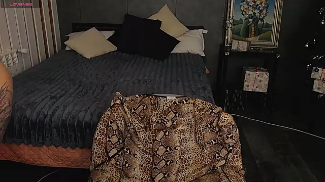 Ashley Ross  online show from 12/19/25, 07:11