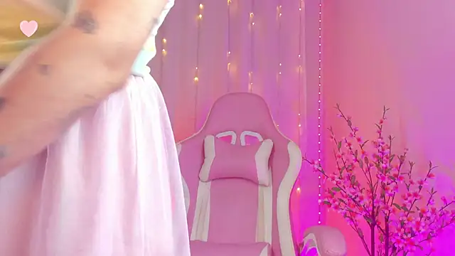 rosseblondee online show from 10/27/25, 09:16