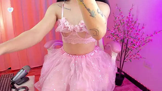 rosseblondee online show from 11/08/25, 08:56