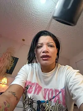 Snapshot of valerie_lya chatting on 05/10/26, 01:14 valerie lya online show from 05/10/26, 01:14