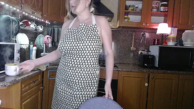 Snapshot of LizaCakes chatting on 01/27/25, 03:18 LizaCakes online show from 01/27/25, 03:18