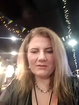 Snapshot of LizaCakes chatting on 03/06/25, 03:35 LizaCakes online show from 03/06/25, 03:35