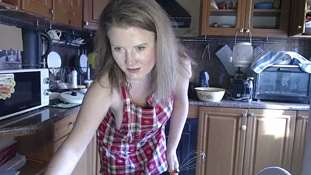 Snapshot of LizaCakes chatting on 03/18/25, 02:17 LizaCakes online show from 03/18/25, 02:17