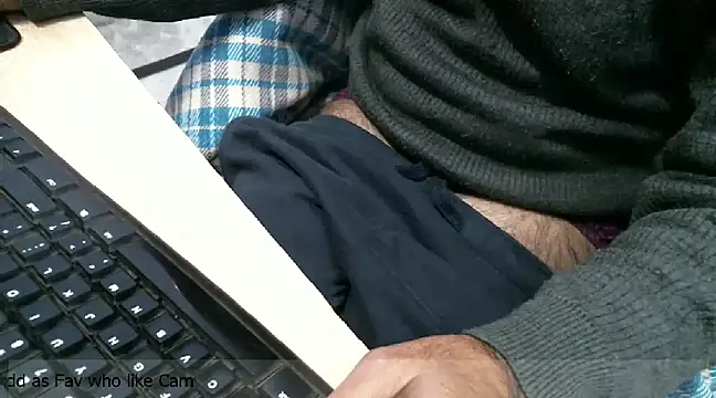 Snapshot of desioldguy chatting on 12/30/24, 01:15 desioldguy online show from 12/30/24, 01:15