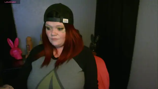 Snapshot of HoneyChambers chatting on 11/15/25, 11:09 HoneyChambers online show from 11/15/25, 11:09