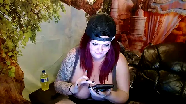 Snapshot of HoneyChambers chatting on 11/04/25, 11:52 HoneyChambers online show from 11/04/25, 11:52