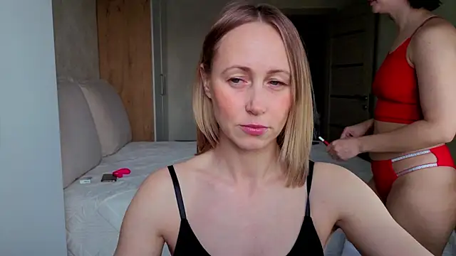 sweeetgirls2021 online show from 03/20/26, 02:56