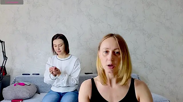 sweeetgirls2021 online show from 04/12/26, 03:10