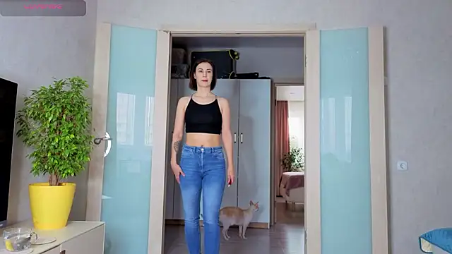 sweeetgirls2021 online show from 02/18/26, 03:04