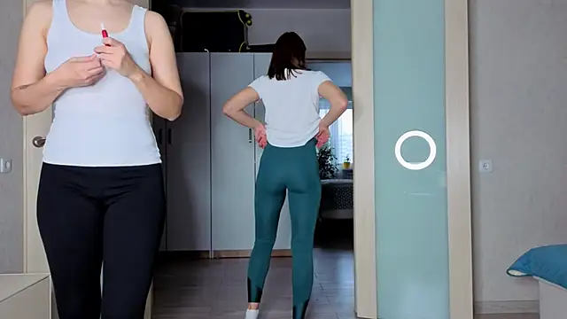 sweeetgirls2021 online show from 01/12/26, 02:51